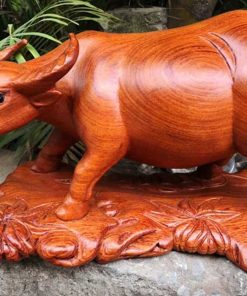 Tượng trâu cày gỗ hương TCG03
