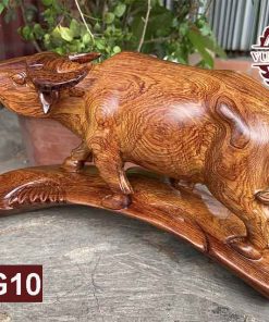 Tượng Trâu đứng trên kỉ gỗ hương Việt liền khối TCG10