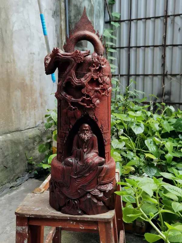 Tượng Đạt Ma Ngồi Thiền Dưới Chuông Gỗ Trắc Liền Khối TĐM12 8 Tượng Đạt Ma Ngồi Thiền Dưới Chuông Gỗ Trắc Liền Khối TĐM12