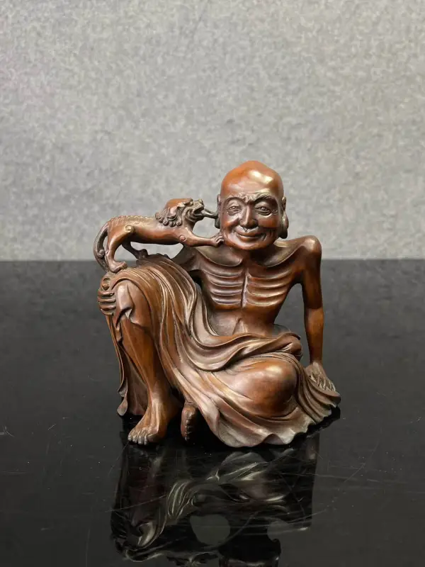 Tượng La Hán Hí Sư Gỗ Hoàng Dương Bày Thư Phòng TLH02 7 Tượng La Hán Hí Sư Gỗ Hoàng Dương Bày Thư Phòng TLH02