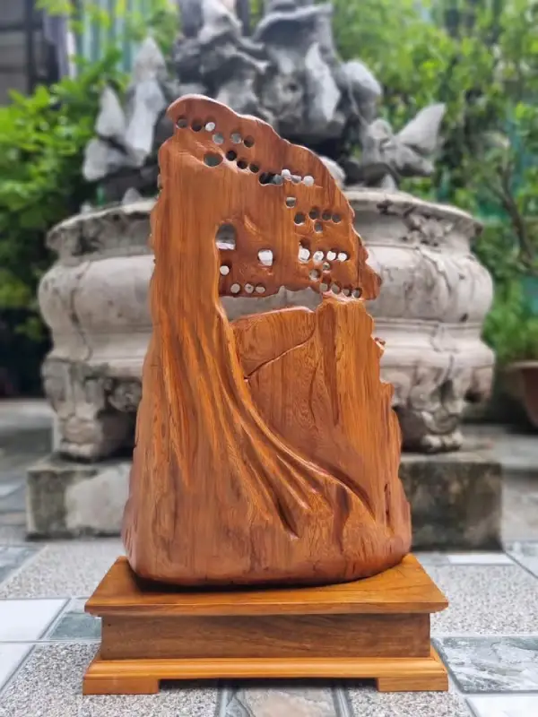 Tượng Di Lặc Ngồi Gốc Tùng Gỗ Ngọc Am Liền Khối TPDL22 7 Tượng Di Lặc Ngồi Gốc Tùng Gỗ Ngọc Am Liền Khối TPDL22