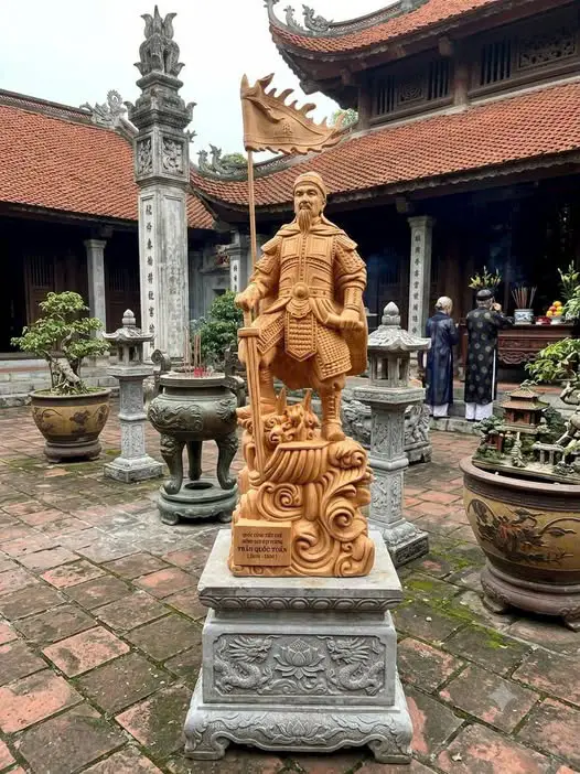 Tượng Trần Quốc Tuấn Gỗ Ngọc Am Dịu Nhẹ TTQT04 5 Tượng Trần Quốc Tuấn Gỗ Ngọc Am Dịu Nhẹ TTQT04