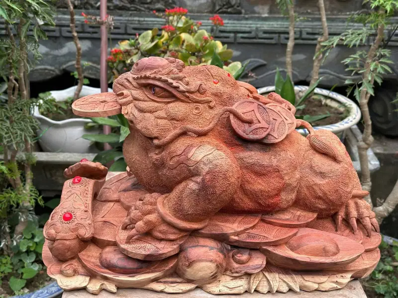 Tượng Cóc Ngậm Tiền Bằng Gỗ Hương Ta TCNT08 Tượng Cóc Ngậm Tiền Bằng Gỗ Hương Ta TCNT08