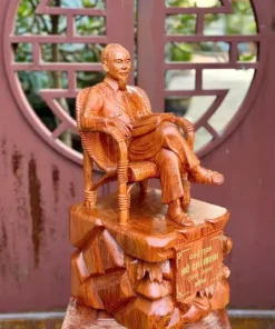 Tượng Bác Hồ Ngồi Đọc Sách Gỗ Hương TBH06